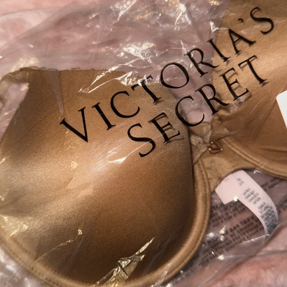 New
BODY BY VICTORIA
Lightly Lined Full-Coverage Smooth Bra - Picture 4 of 4